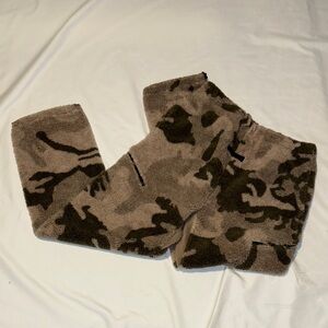New with tags mens essentials fear of god camo pants size large